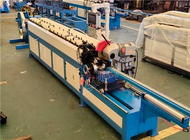 Mašina za oblikovanje prirubnica za ventilacijske kvadratne kanale